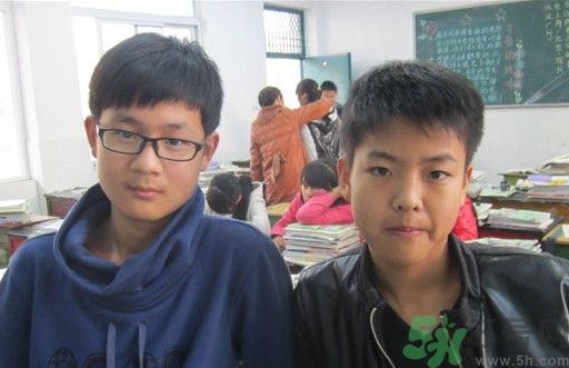 我13歲有點(diǎn)色怎么辦？我13歲有點(diǎn)色正不正常？