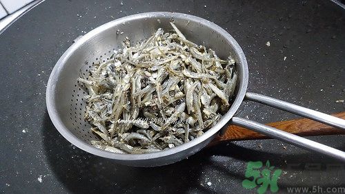 小魚干怎么炒好吃？蜜汁小魚干的做法