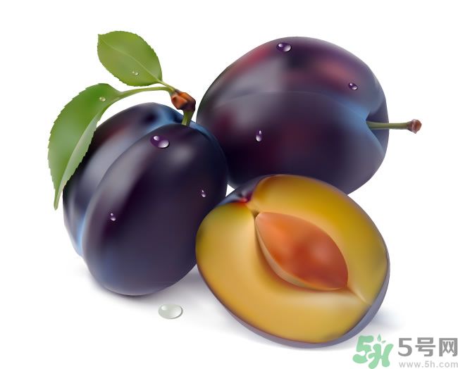 1.保養(yǎng)皮膚：水果中含豐富的抗氧化物質(zhì)維生素E和微量元素，可以滋養(yǎng)皮膚，其美容效果可不是一般的化妝品可比的。