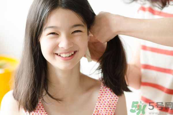 先用護(hù)發(fā)素還是先用洗發(fā)水？洗發(fā)水護(hù)發(fā)素的使用順序？