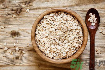長痘痘肌膚干燥怎么辦？肌膚干燥吃什么食物好？