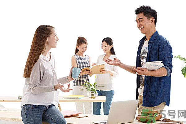 和別人說話不敢看對方怎么辦？說話不敢看別人眼睛怎么辦？