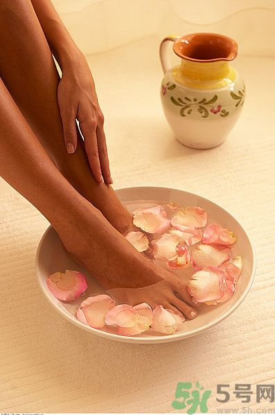 吃晚飯后多久可以泡腳？晚飯后泡腳好嗎？