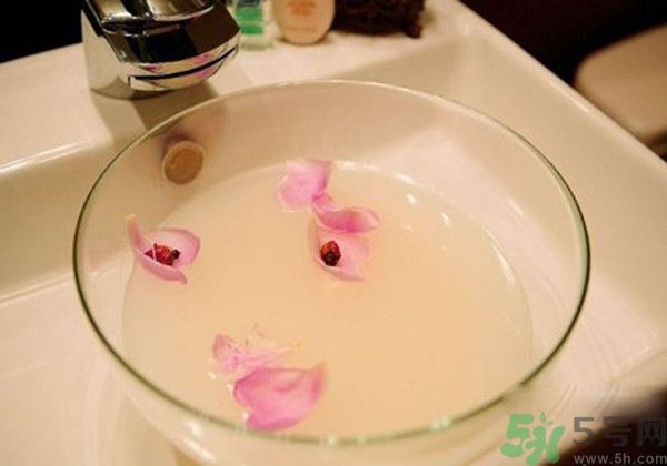 淘米水洗臉能祛斑嗎？淘米水洗臉可以美白嗎？