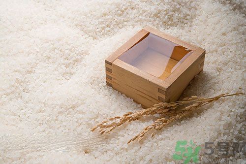 淘米水洗臉能祛斑嗎？淘米水洗臉可以美白嗎？