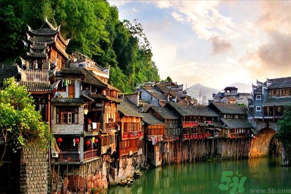 什么地方適合情侶旅游?旅游帶什么東西？