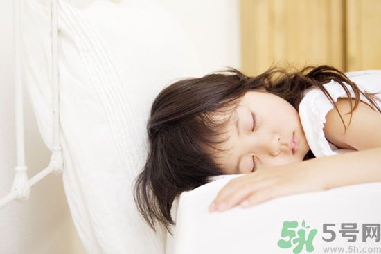 19歲女睡神走哪睡哪竟是?。渴裁词前l(fā)作性睡??？