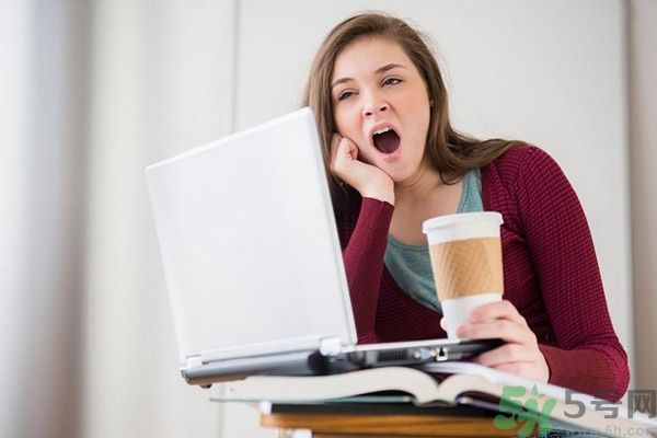 19歲女睡神走哪睡哪竟是?。渴裁词前l(fā)作性睡??？