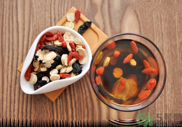 蕁麻疹會不會傳染？蕁麻疹怎么治才能好？