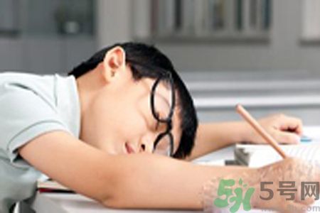 睡覺流口水是什么原因？睡覺流口水怎么辦？