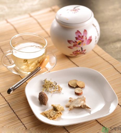 月經(jīng)有血塊是怎么回事？月經(jīng)有血塊怎么調(diào)理？