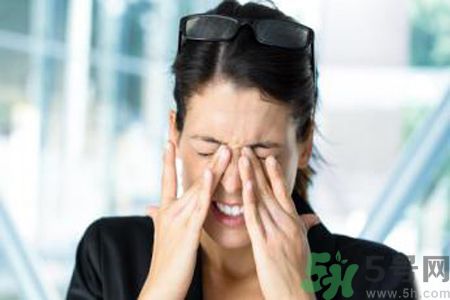 眼睛干澀怎么辦？眼睛干澀吃什么好？