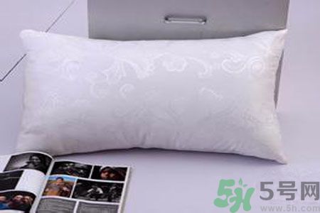 枕頭高好還是低好？睡覺(jué)不枕枕頭好不好？