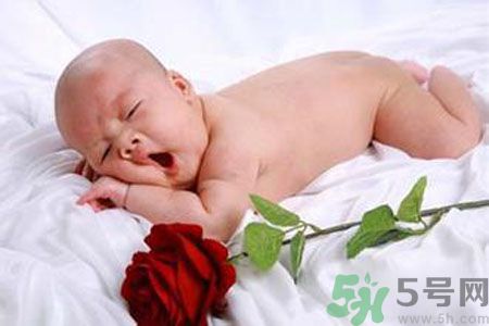 寶寶趴著睡覺好嗎？寶寶趴著睡覺是怎么回事？