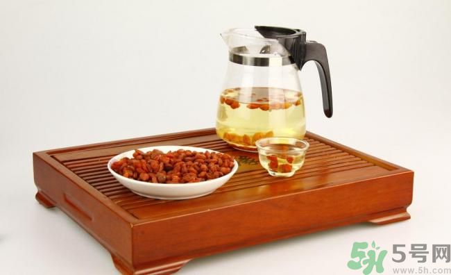 枸杞干吃好還是泡水好？枸杞怎么吃效果最好？
