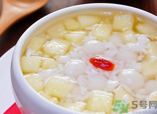 蘋果煮熟了還有營(yíng)養(yǎng)嗎？蘋果煮熟吃有什么好處？