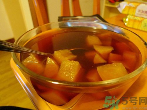 蘋果煮熟了還有營(yíng)養(yǎng)嗎？蘋果煮熟吃有什么好處？