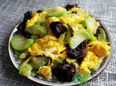 黑木耳怎么做好吃？黑木耳的家常做法？