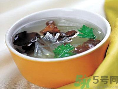 白發(fā)多吃黑木耳可以變黑嗎？怎么防止白發(fā)？