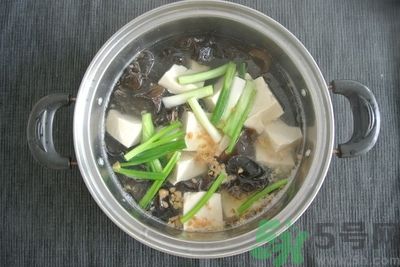 黑木耳可以治便秘嗎？黑木耳有什么食療的方法？