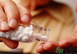 胃潰瘍的早期癥狀有哪些？胃潰瘍的癥狀有哪些？