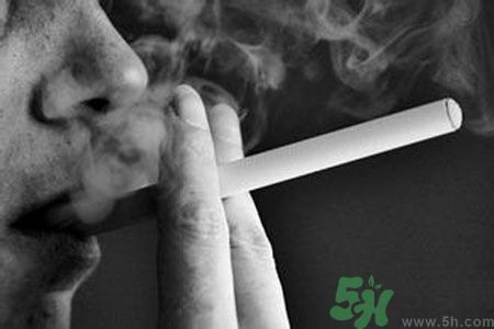 胃潰瘍可以抽煙嗎？胃潰瘍抽煙好嗎？