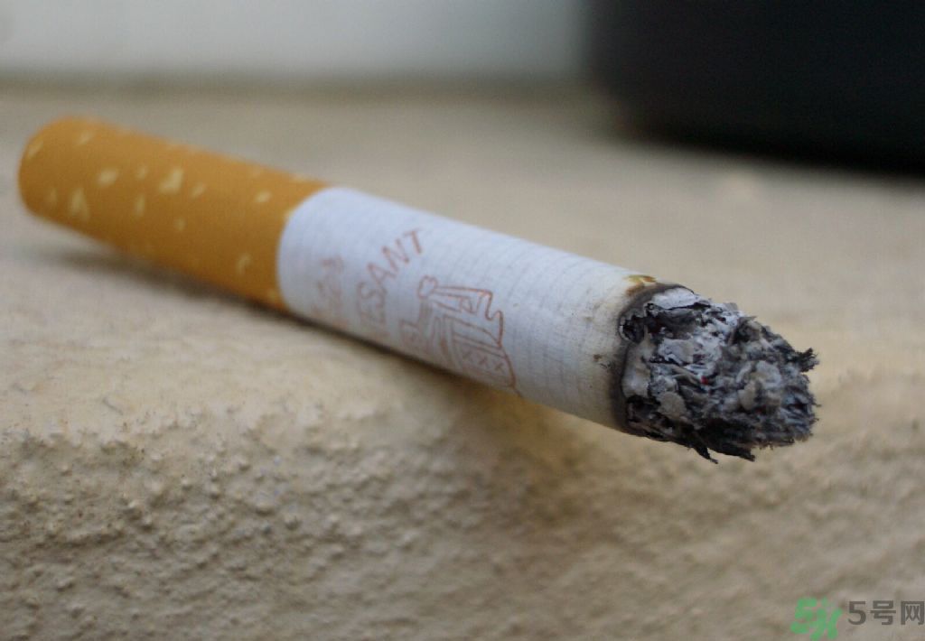 胃潰瘍可以抽煙嗎？胃潰瘍抽煙好嗎？