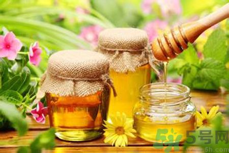 胃潰瘍可以喝蜂蜜嗎？服用蜂蜜要注意什么？