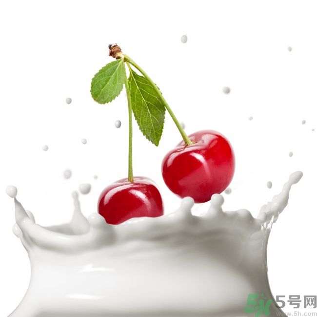 香蕉和牛奶可以一起吃嗎？牛奶可以和什么水果一起吃？