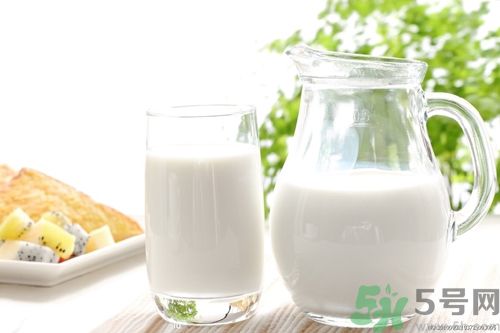 牛奶和酸奶哪個(gè)更加健康？牛奶和酸奶哪個(gè)更好？