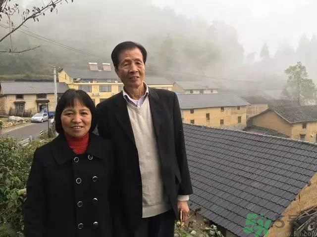 浙江富翁棄億萬資產(chǎn)與農(nóng)婦結(jié)婚  怎樣追求真愛才好？