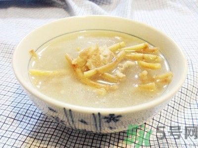 魚腥草可以和雪梨冰糖煮水喝嗎？魚腥草雪梨煲有什么好？