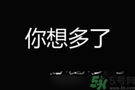 校服帶反光標志防早戀是怎么回事？校服為什么要帶反光標志？