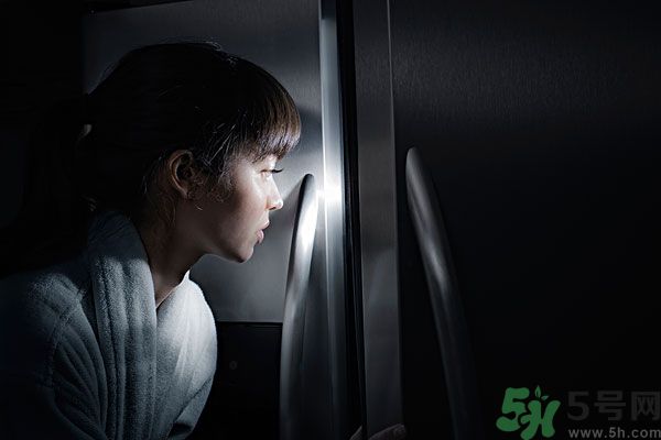 晚上12點吃東西好嗎？晚上12點吃東西會胖嗎？