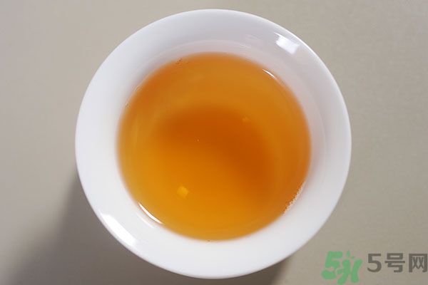 早上起床喝白開水好嗎？喝白開水好還是茶水好？