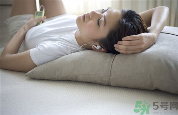 女性吃什么預(yù)防泌尿道感染？泌尿道感染不能吃什么？