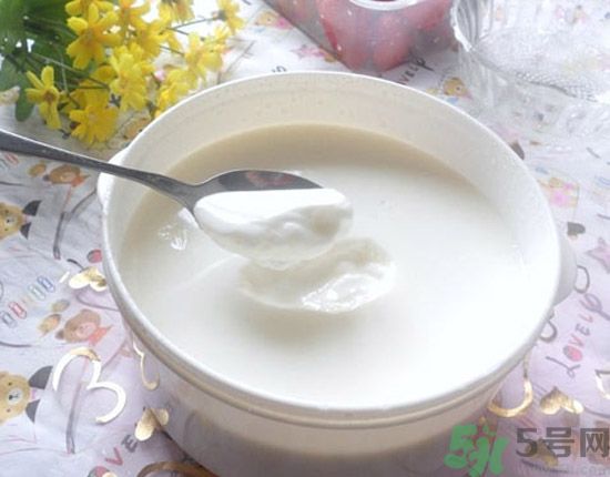每天喝檸檬水可以排毒嗎？和檸檬水好不好？