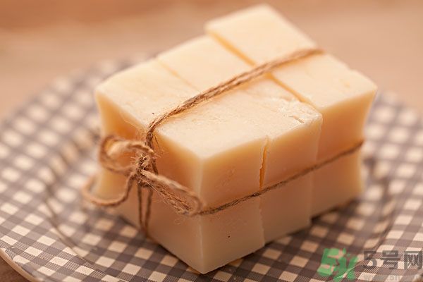 肥皂和沐浴露哪個(gè)好？肥皂和沐浴露的區(qū)別？