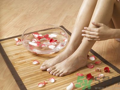 用醋泡腳能治腳臭嗎？泡腳放醋能除腳臭嗎？