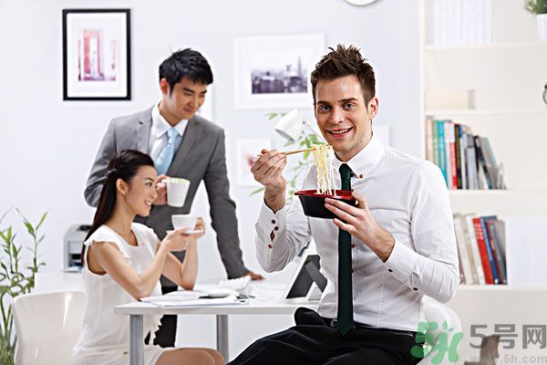 滿漢宴方便面煮著吃泡著吃哪個好？