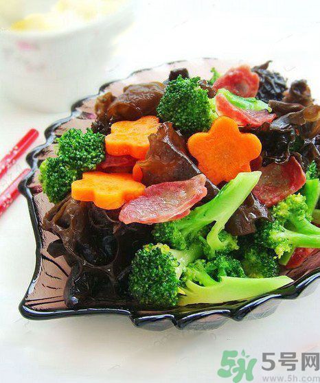 西藍(lán)花炒臘腸怎么做？西藍(lán)花炒臘腸好吃嗎？