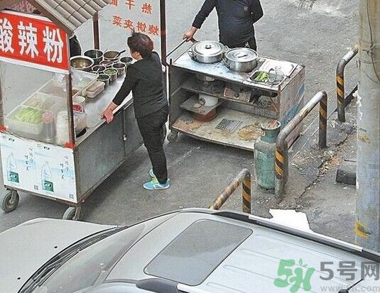 住窩棚夫婦倆十多年堅守女兒失蹤路口 如何預(yù)防孩子走失？