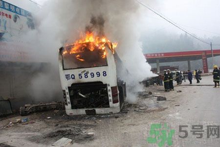 加油過(guò)滿汽車起火是怎么回事？汽車加油要注意什么？