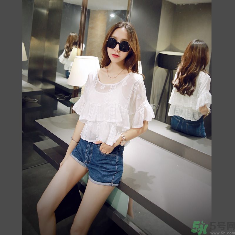 胸小的女生怎么穿衣服好看？胸小的女生怎么穿衣顯得胸大？