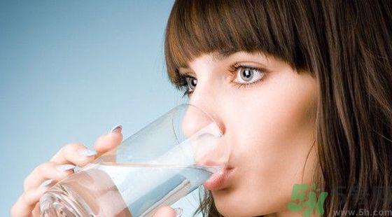 喝水能防腎結(jié)石嗎？喝水怎么預(yù)防腎結(jié)石？