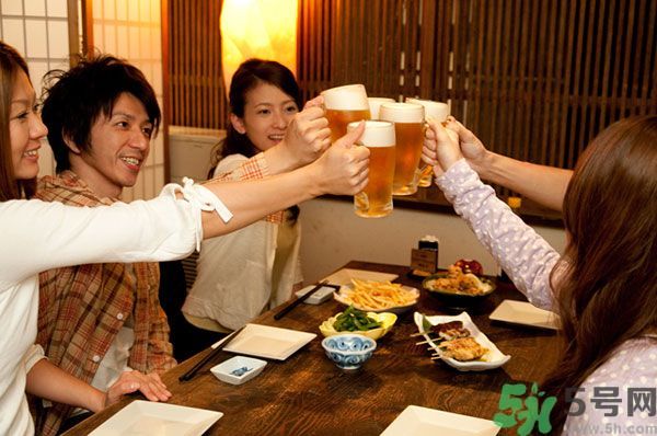 喝酒怎樣才能不傷身？飲酒要注意些什么？
