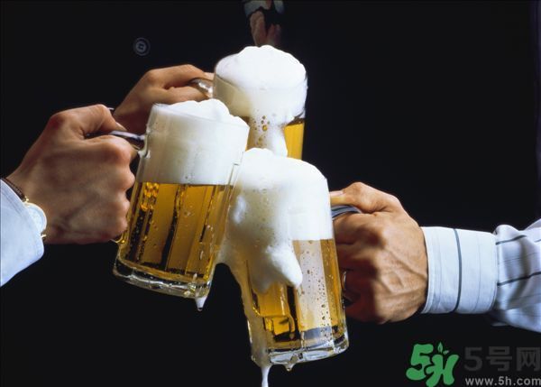 喝酒怎樣才能不傷身？飲酒要注意些什么？