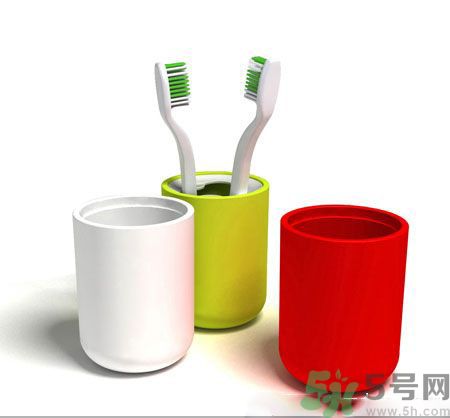 牙齦出血要換牙刷嗎？牙刷多久換一次好？