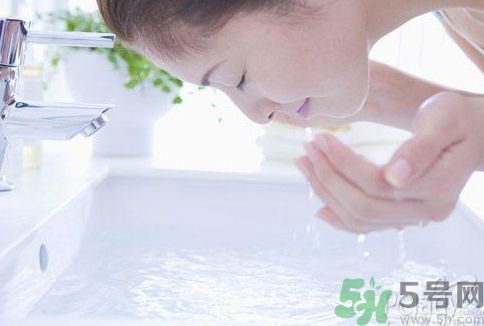 洗臉用冷水還是熱水好？用冷水洗臉好不好？