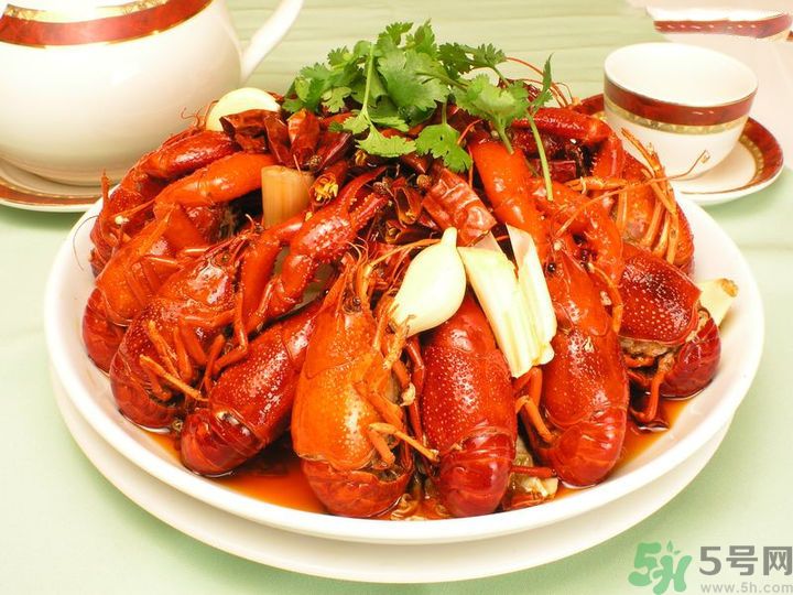 吃海鮮能喝啤酒嗎？吃海鮮為什么不能喝啤酒？